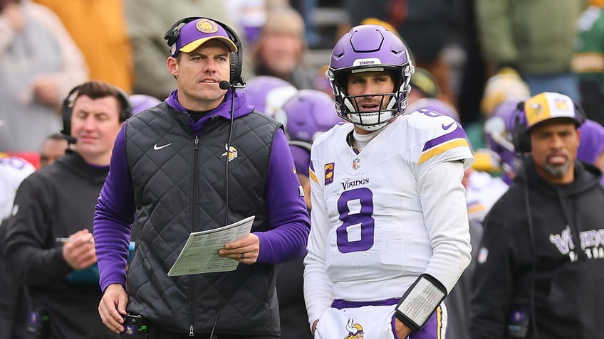 kirk cousins throws two touchdown passes in vikings win over packers before late exit with injury