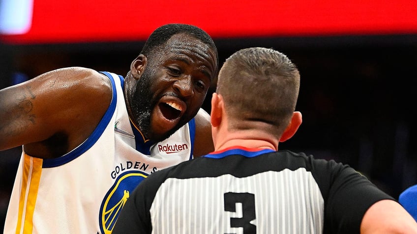 Draymond in ref's face