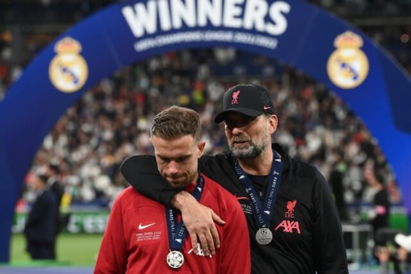 Jordan Henderson and Jurgen Klopp (R) during their time together at Liverpool