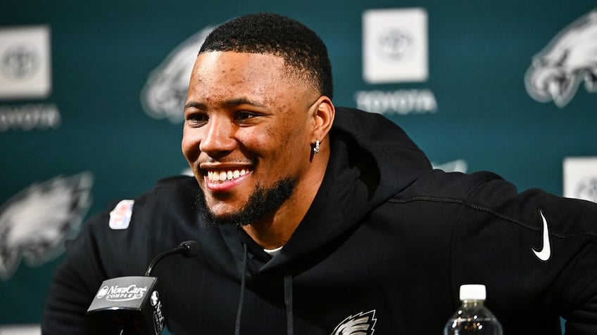 knicks fans boo saquon barkley during game against 76ers in philly leading to social media rant