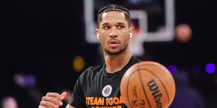 knicks josh hart stirs debate over outrageous air travel garb