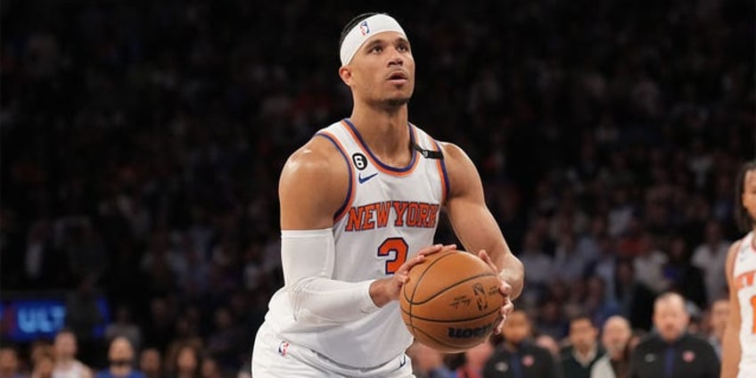 knicks josh hart stirs debate over outrageous air travel garb