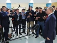 Kremlin denies dragging out Ukraine peace talks