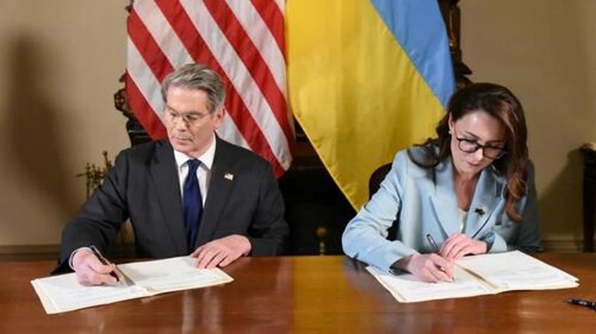 kremlin reacts to minerals deal signing trump has broken the zelensky regime