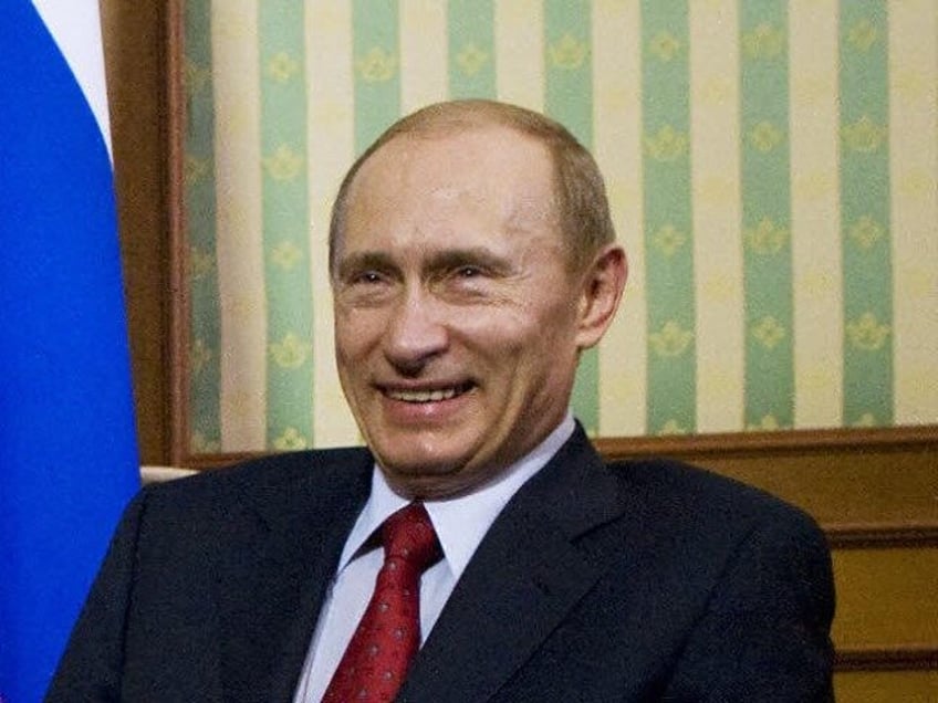 US President George W. Bush and Russian President Vladimir Putin share a laugh on April 06