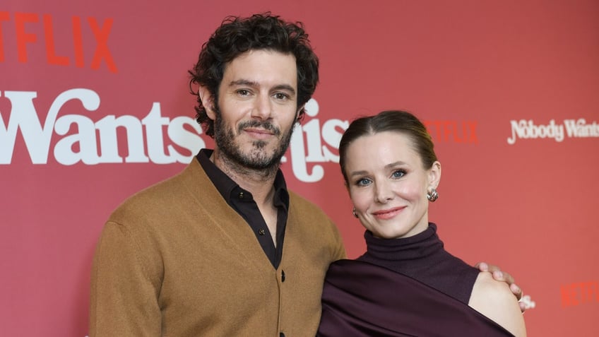 Kristen Bell and Adam Brody at a premiere