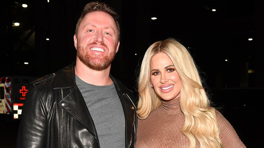 kroy biermann demands divorce from kim zolciak as real housewives alum reveals theyre still intimate