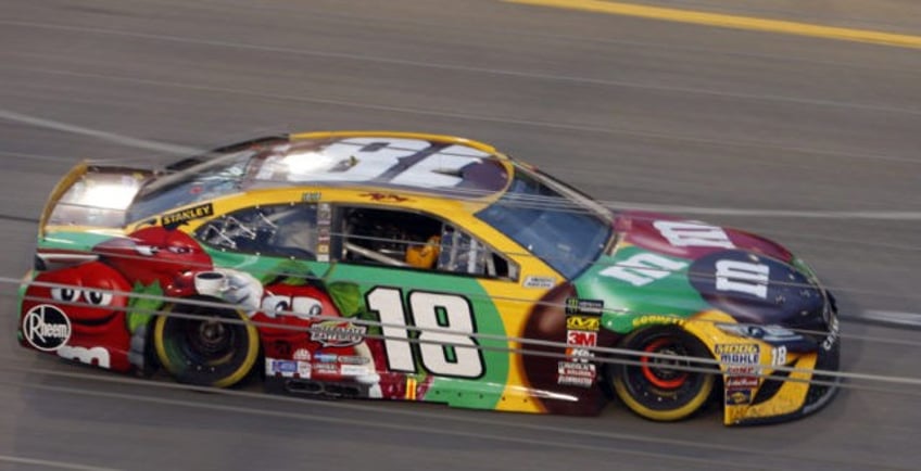 kyle busch pulls away at richmond for 3rd cup win a row