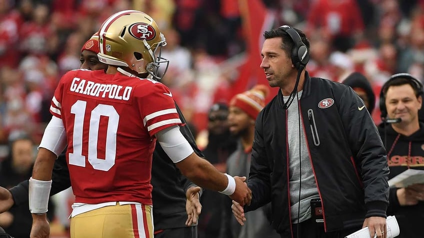 kyle shanahan says hes really not concerned about jimmy garoppolo calling 49ers qb situation weird