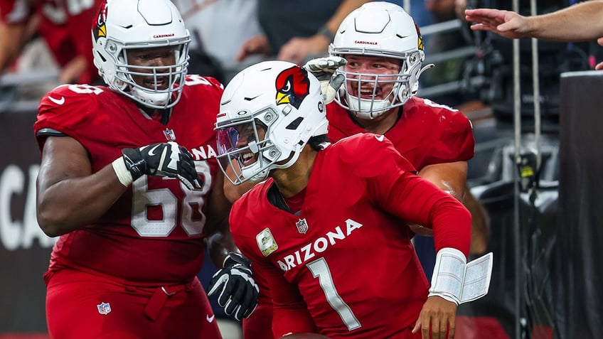 Kyler Murray celebrates touchdown