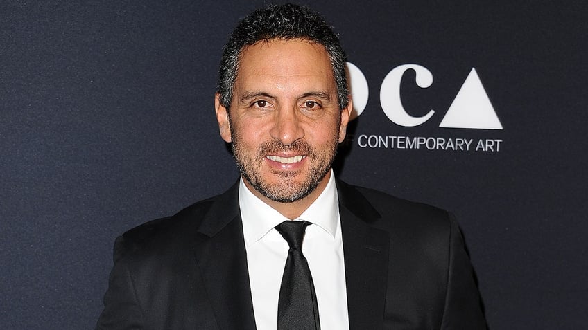 Mauricio Umansky red carpet