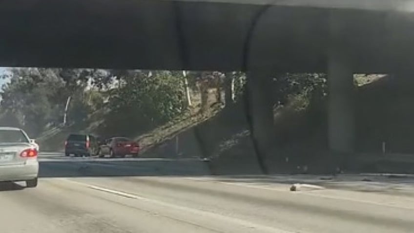 la freeway chase ends in brazen daylight robbery by masked bandits video