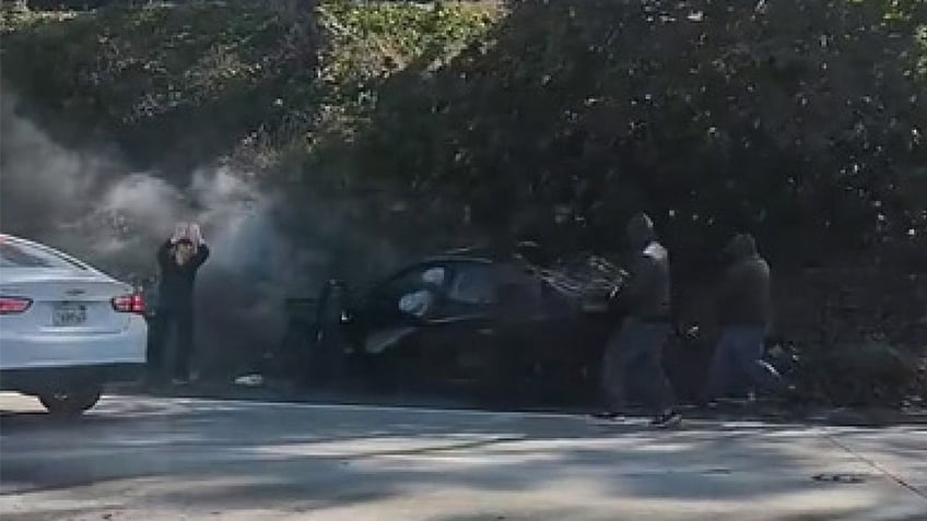 la freeway chase ends in brazen daylight robbery by masked bandits video