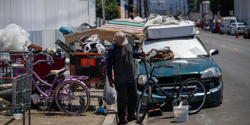 la homeless crisis deepens engulfs city in chaos as mayor empowers herself with emergency declaration