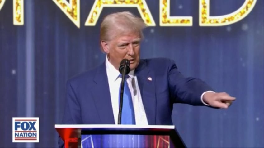 Donald Trump points to the audience