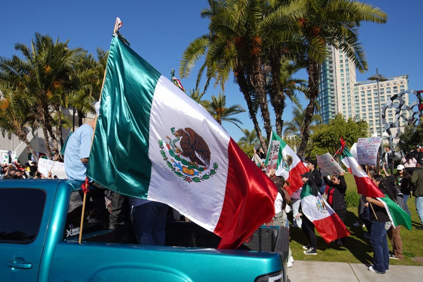 la times writer celebrates mexican flags at pro migration street protests