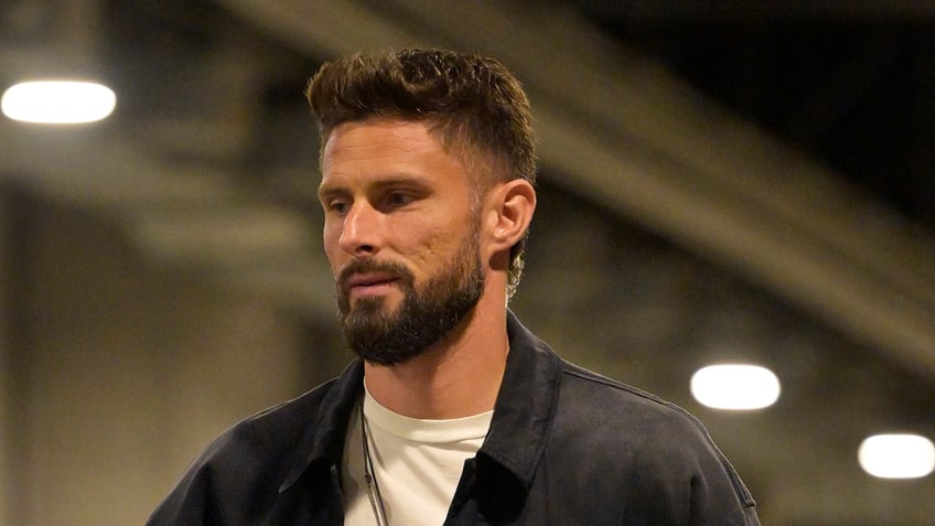 Olivier Giroud looks on