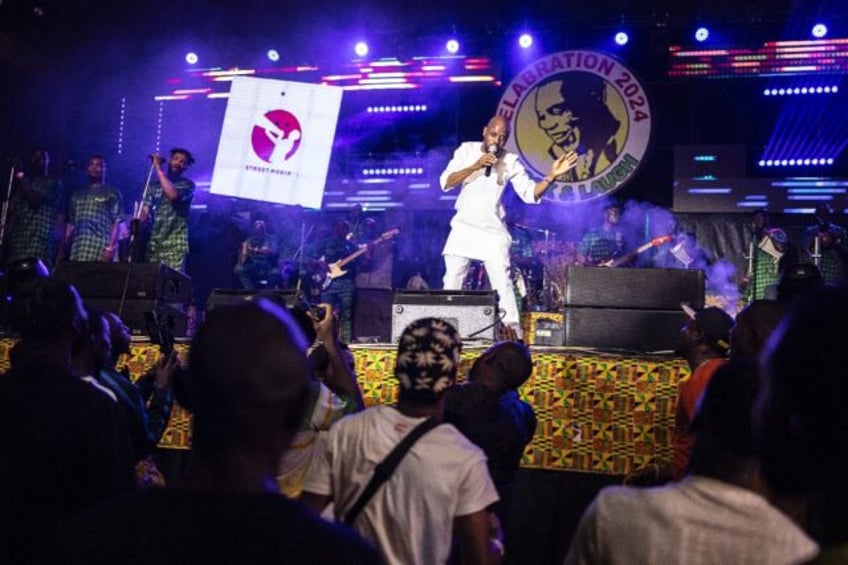 Atawewe was one of many artists to perform in tribute to Fela Kuti