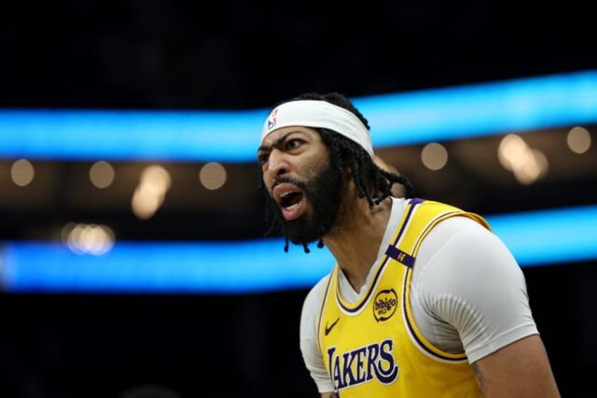 The Los Angeles Lakers say they expect Anthony Davis to be sidelined at least a week after