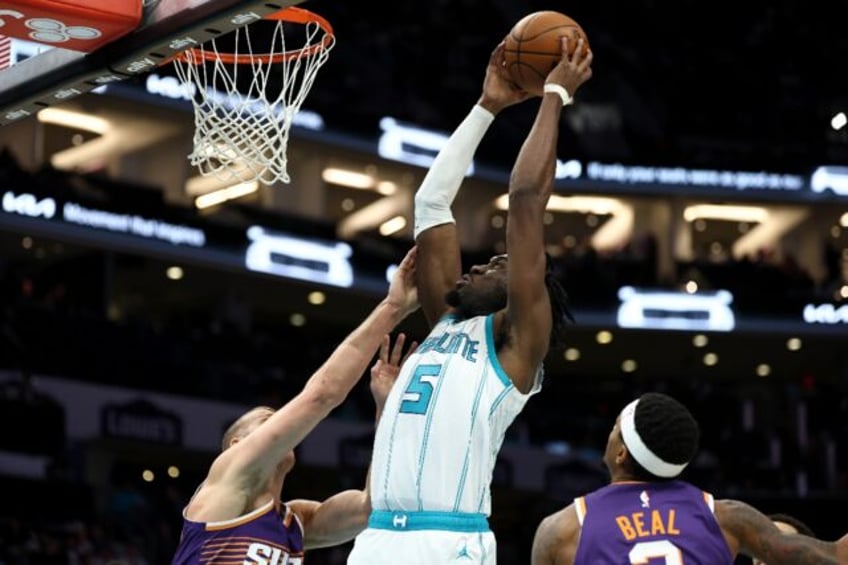 Mark Williams (center) will stay with the Charlotte Hornets after a trade to the Los Angel