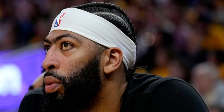 lakers sign anthony davis to nba record max extension keeping him with team through 2028 season report