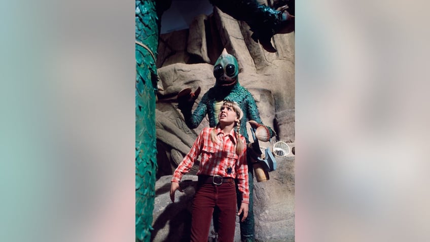 Kathy Coleman as Holly acting alongside an alien