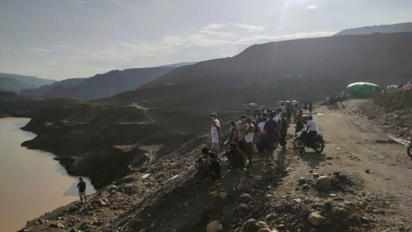 landslide at myanmar jade mine leaves more than 30 people missing rescue official says