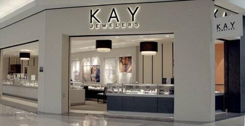 largest retailer of jewelry crashes after guidance cut blames consumers gravitated to lower price point