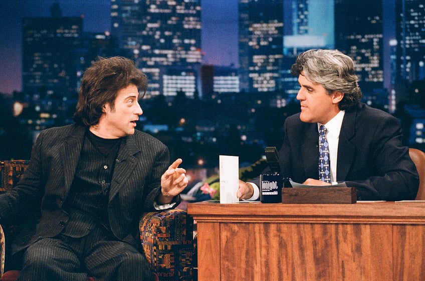 larry david jamie lee curtis ben stiller pay tribute to comedian richard lewis after death at 76