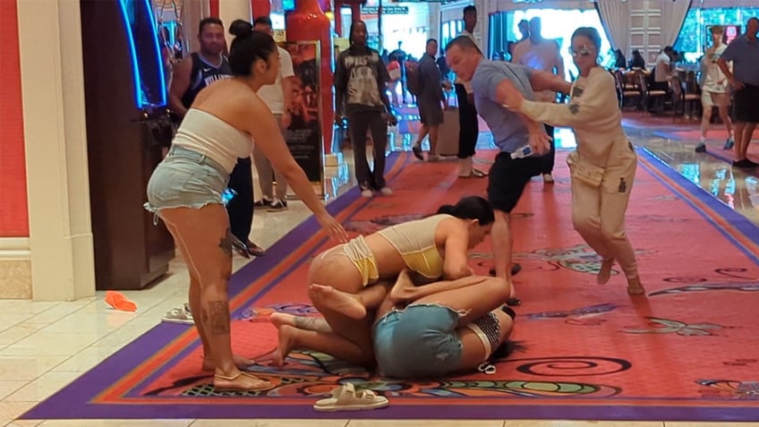 las vegas brawl involving scantily clad women erupted over a married man police