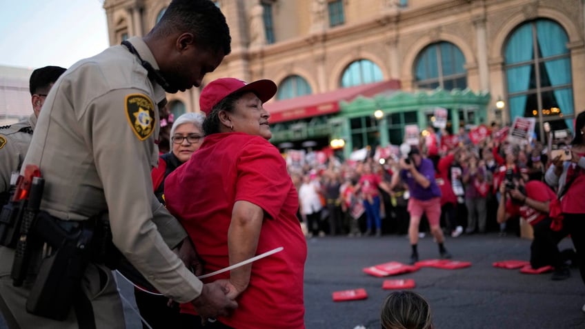 las vegas hotel workers arrested after disrupting traffic in labor dispute rally