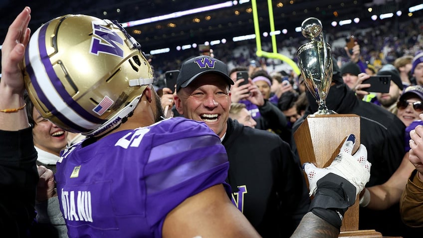 last second field goal secures washingtons perfect regular season wins apple cup