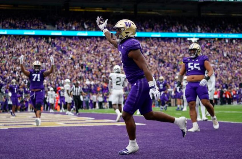 late td pass by michael penix jr lifts no 8 washington to wild 36 33 win over no 7 oregon