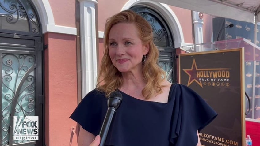 laura linney fan hits security while trying to get autograph