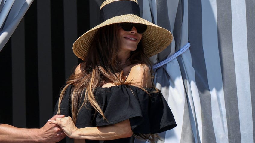 Lauren Sanchez wedding band