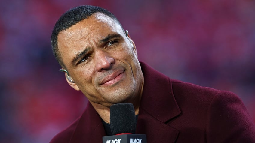 Former Kansas City Chiefs player, Tony Gonzalez, shares one son with Lauren Sánchez. 