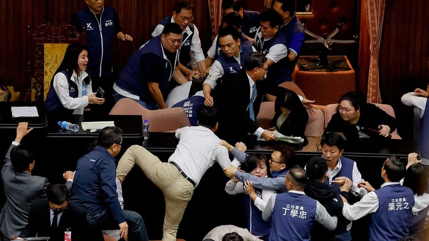Taiwan lawmakers fighting