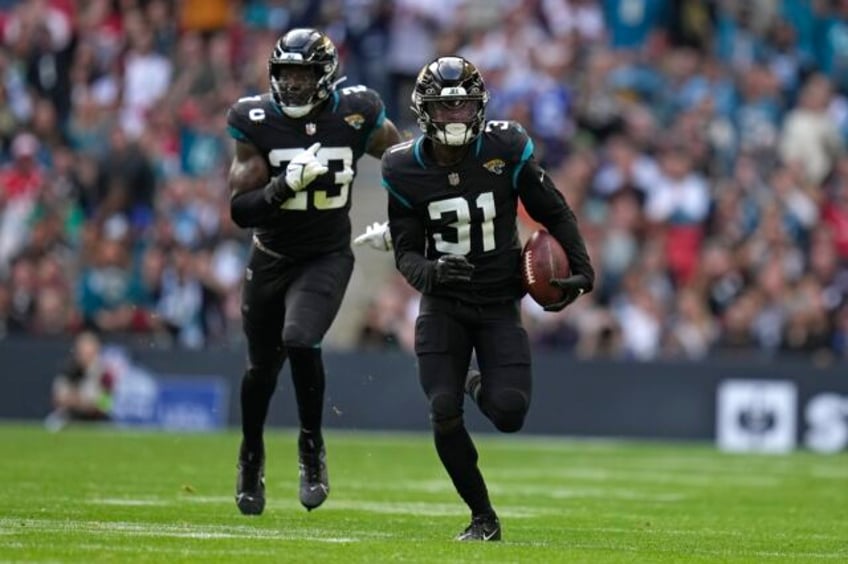 lawrence ridley and defense help jaguars beat falcons 23 7 in london