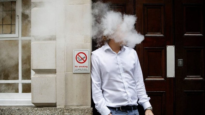 LONDON SMOKING