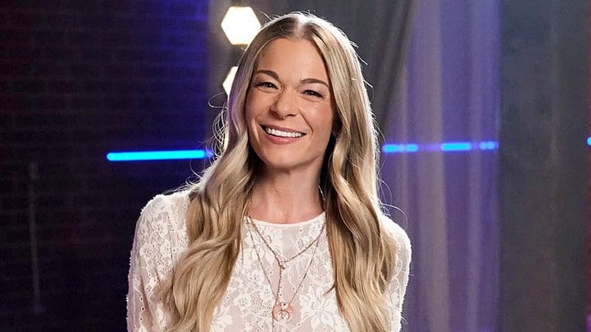 LeAnn Rimes smiling