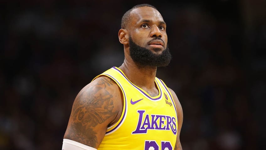 lebron james minutes restriction likley the new norm as superstar enters new chapter