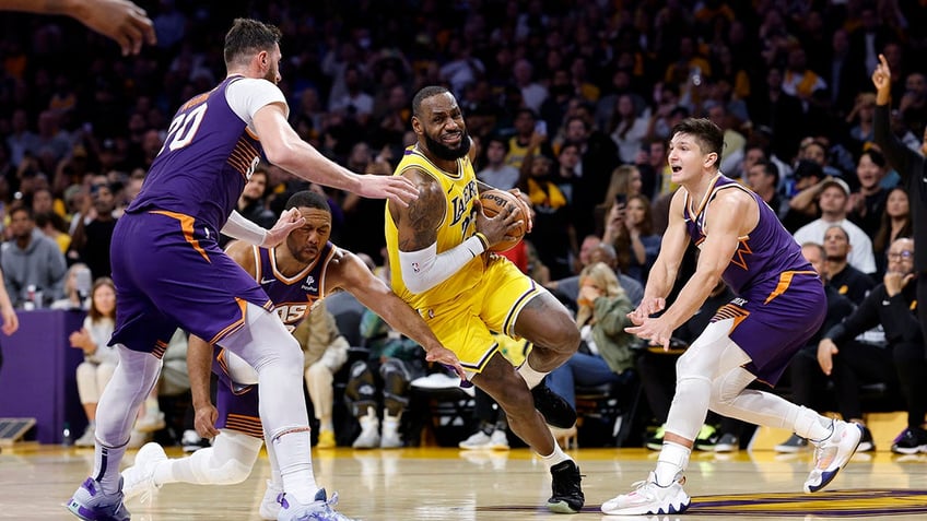 lebron james says lakers decision to reverse minutes restriction for game against suns game an easy call