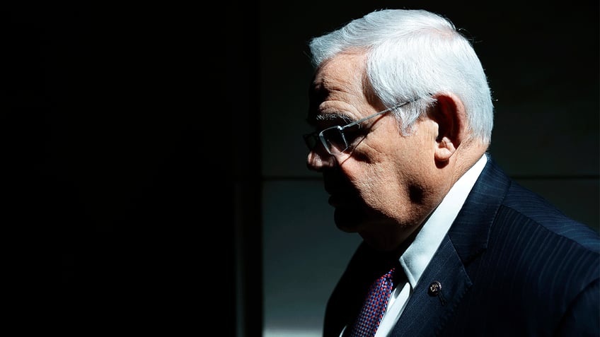 legal experts weigh in on menendez indictment suggest monster charges point to likely conviction