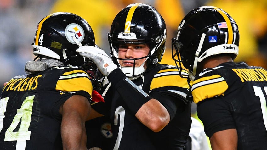 Mason Rudolph celebrates