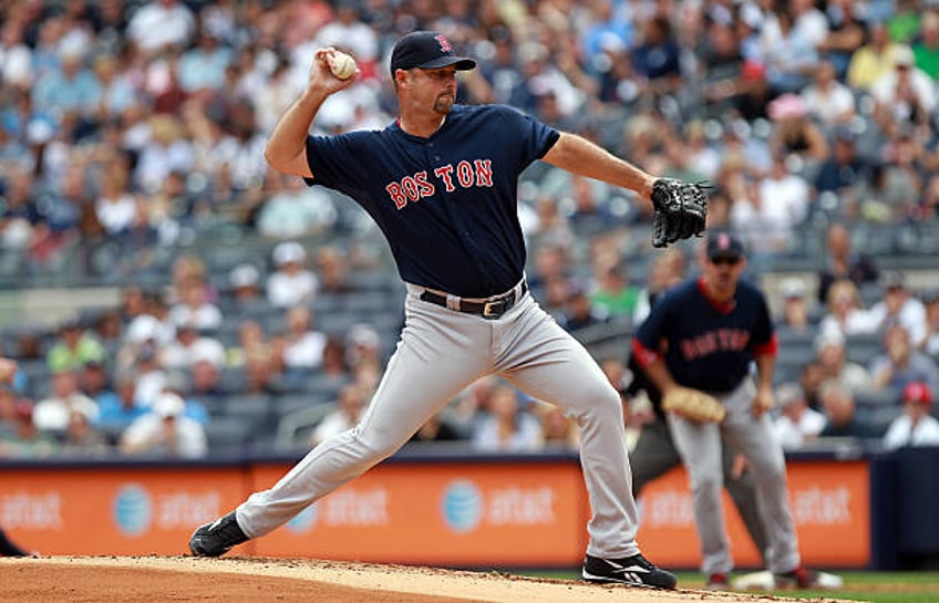 legendary red sox knuckleballer tim wakefield dies at 57