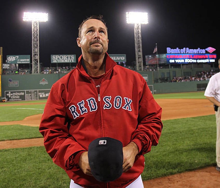 legendary red sox knuckleballer tim wakefield dies at 57