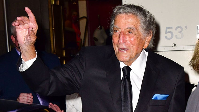 legendary singer tony bennett dead at 96