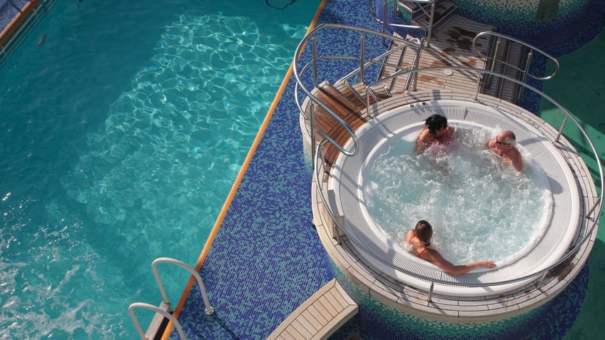 Hot tub cruise ship