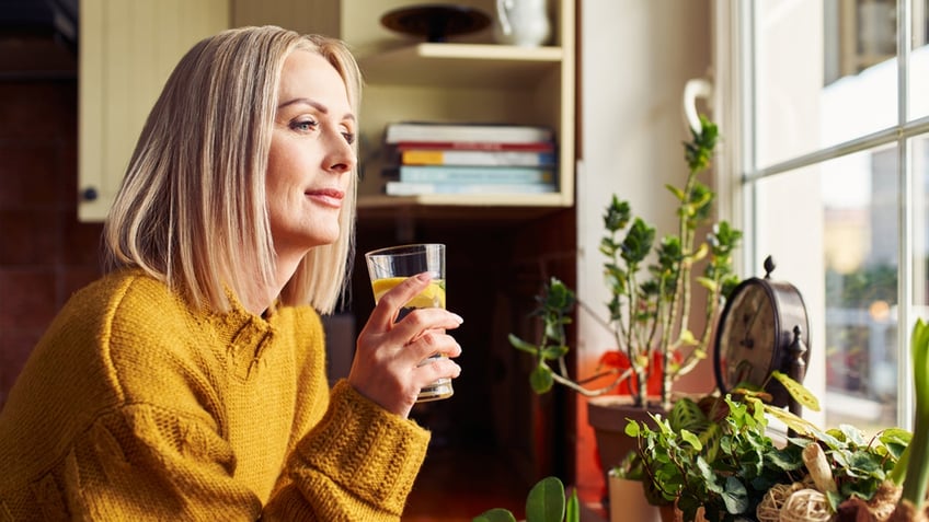 lemon water has its health benefits but should you drink it daily experts weigh in