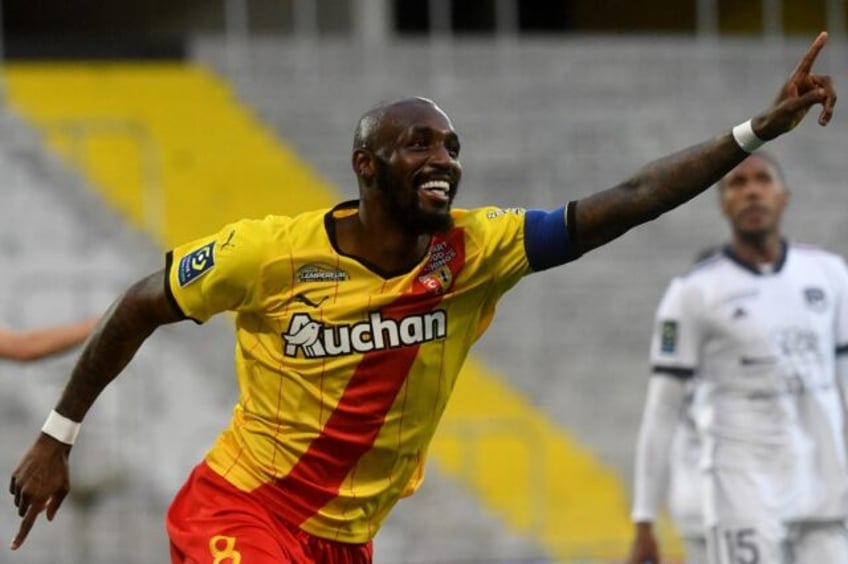 lens captain fofana heads for saudi club al nassr